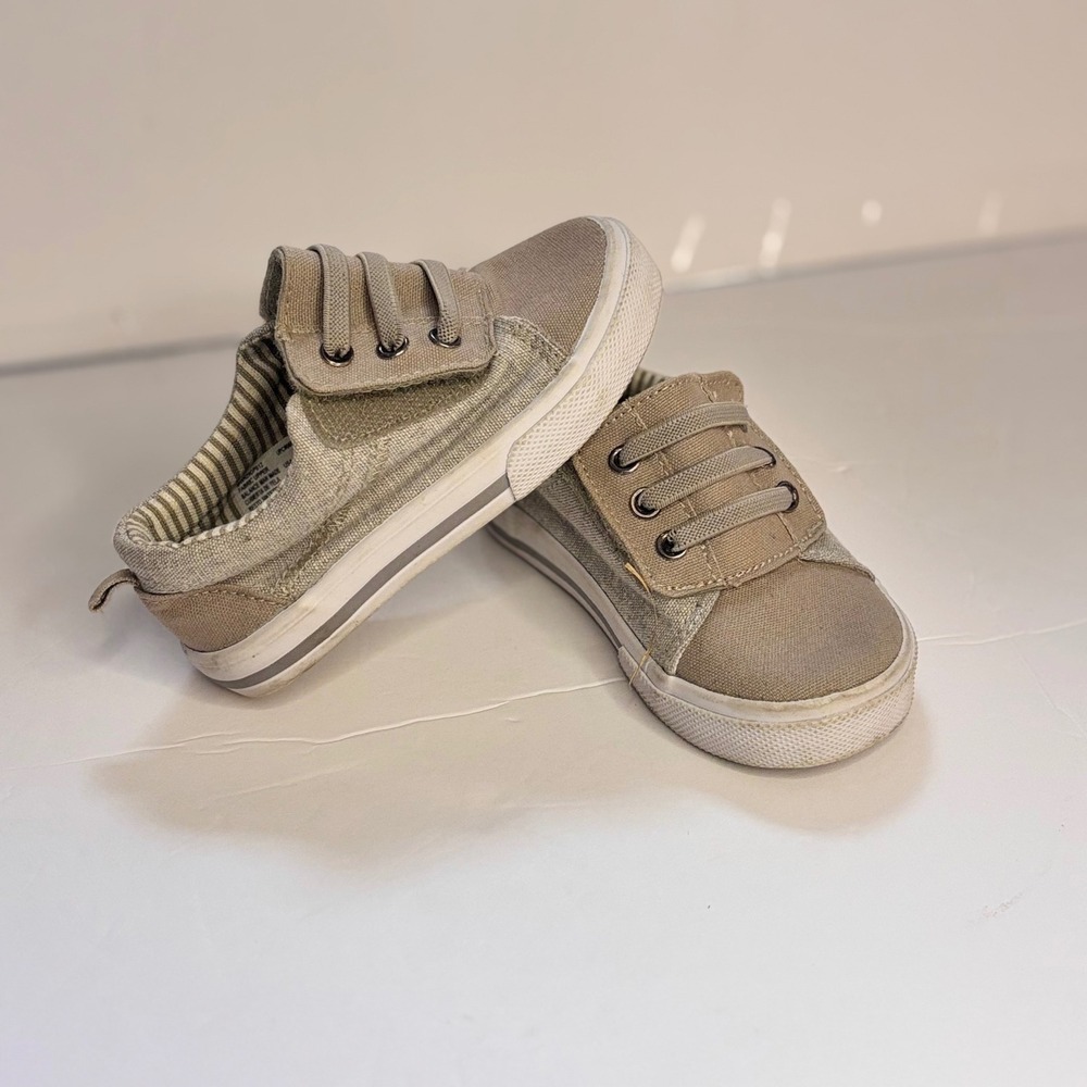Toddler Boys Tan Grey‎ Canvas Low Top Sneakers Size 6 easy on hook and loop play